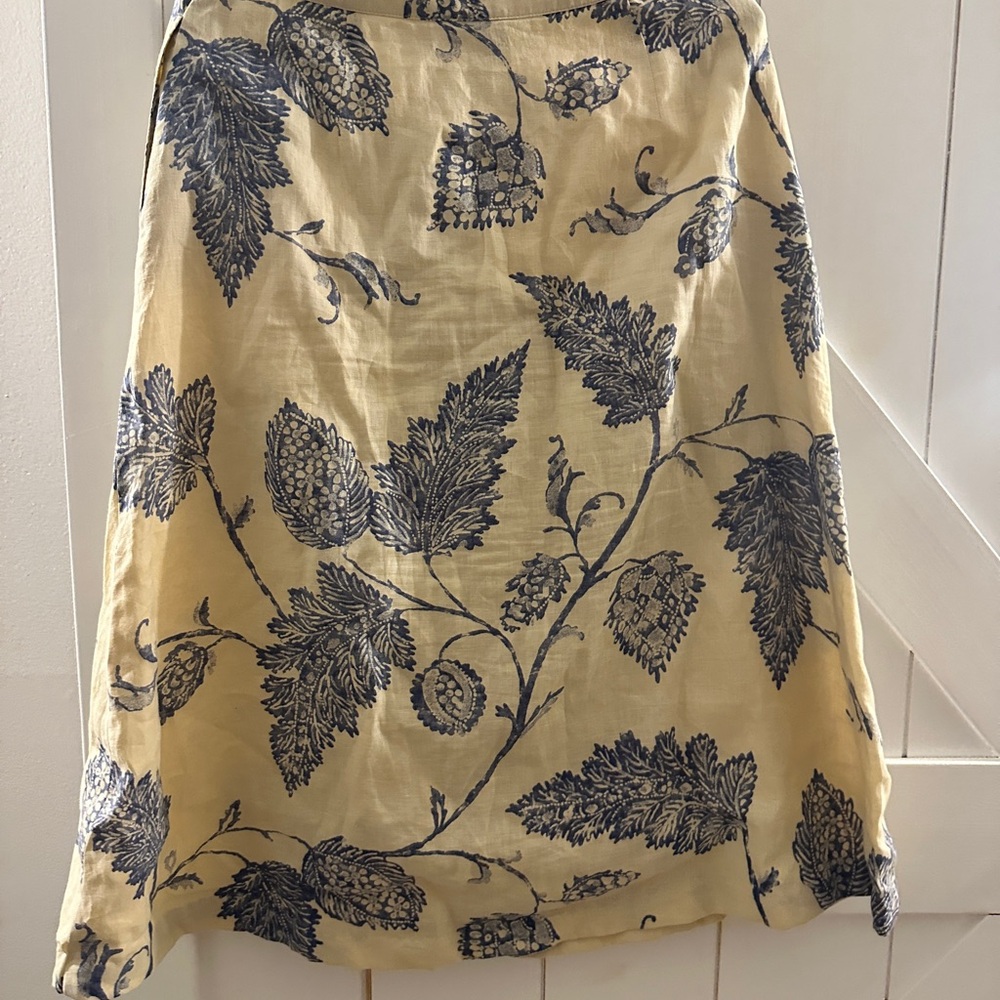 Lauren Ralph Lauren Beige Midi Skirt with Blue Floral Print - Picture 3 of 3